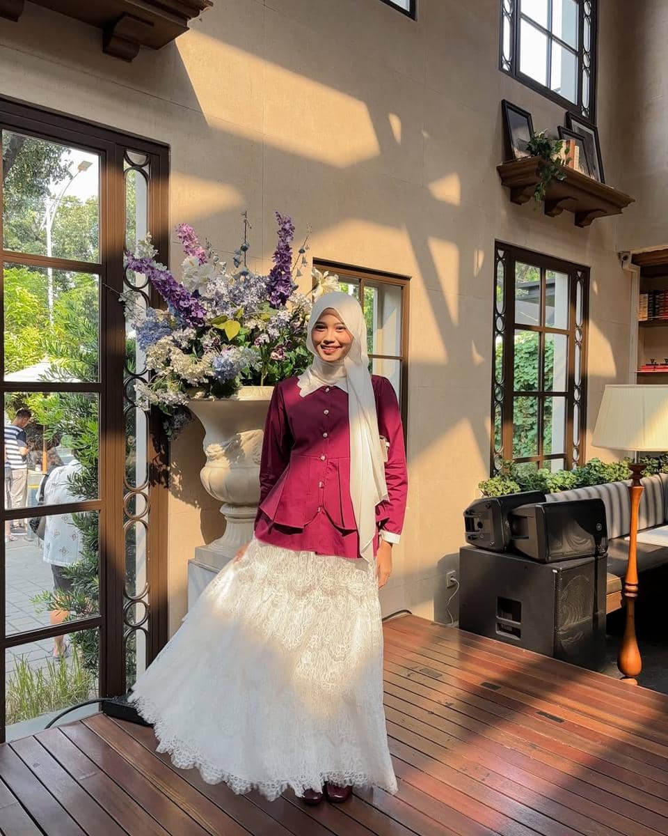 Outfit ke Kafe ala Queen Artha