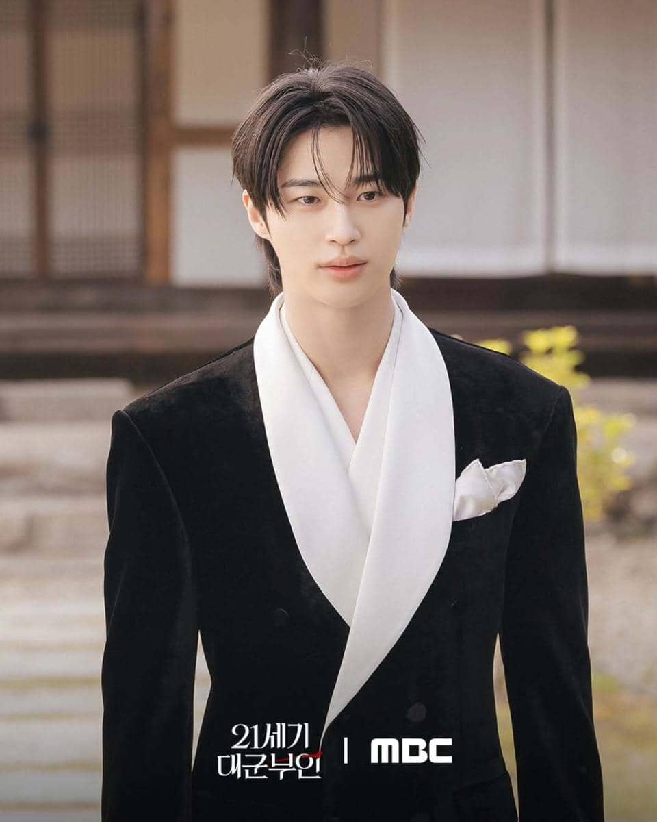 Still cut drama Perfect Crown