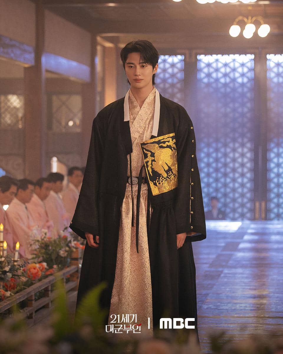 Still cut drama Perfect Crown