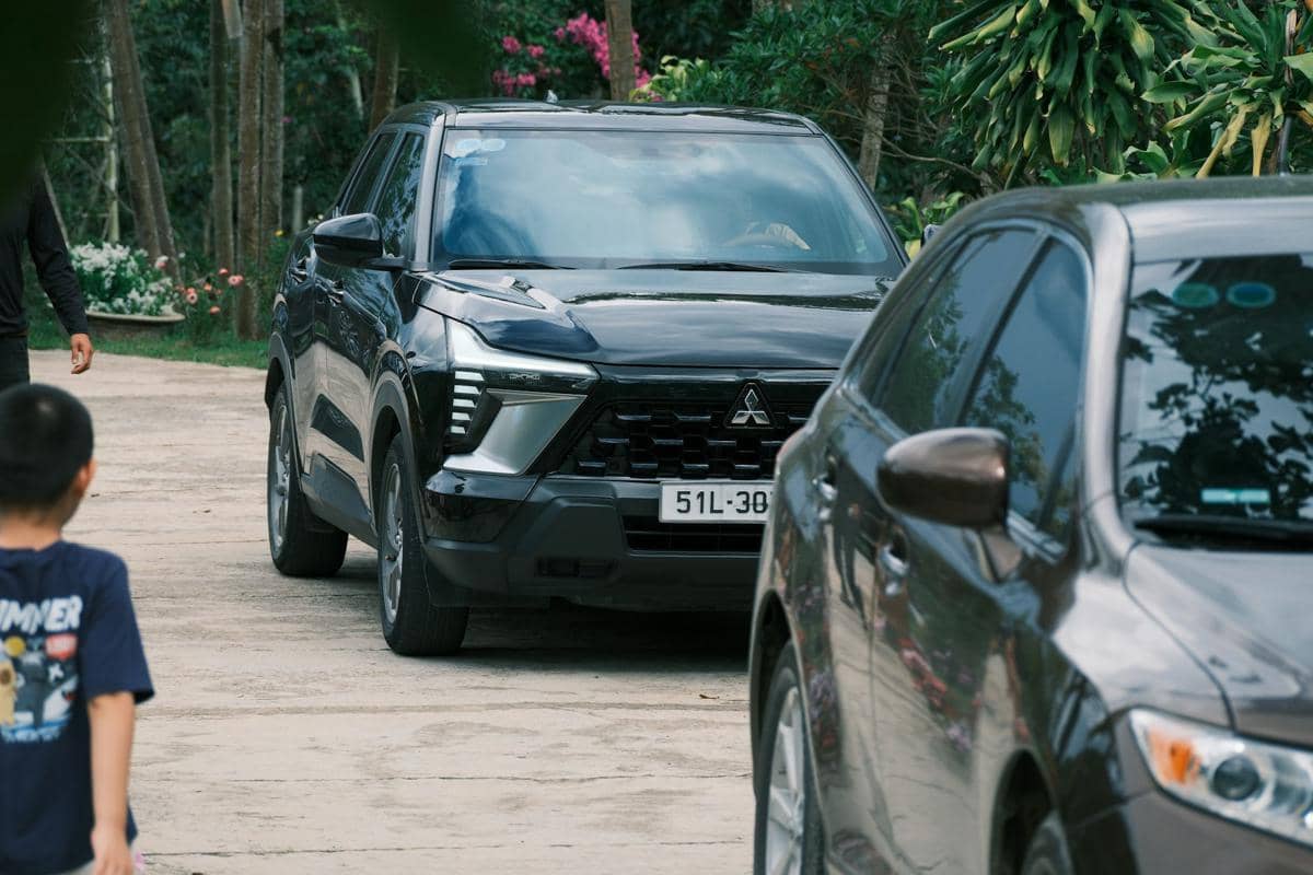 ilustrasi mobil di jalan