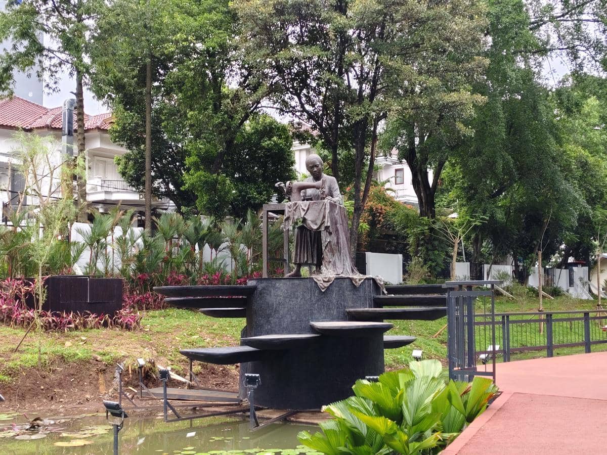 patung ibu Fatmawati di Taman Bendera Pusaka