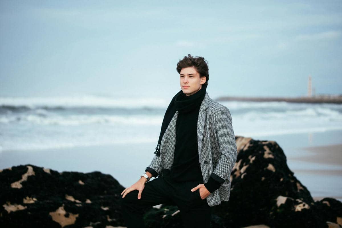 memadukan warna outfit pria