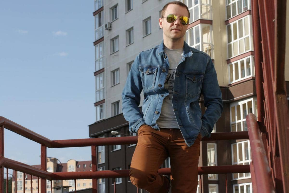 memadukan warna outfit pria