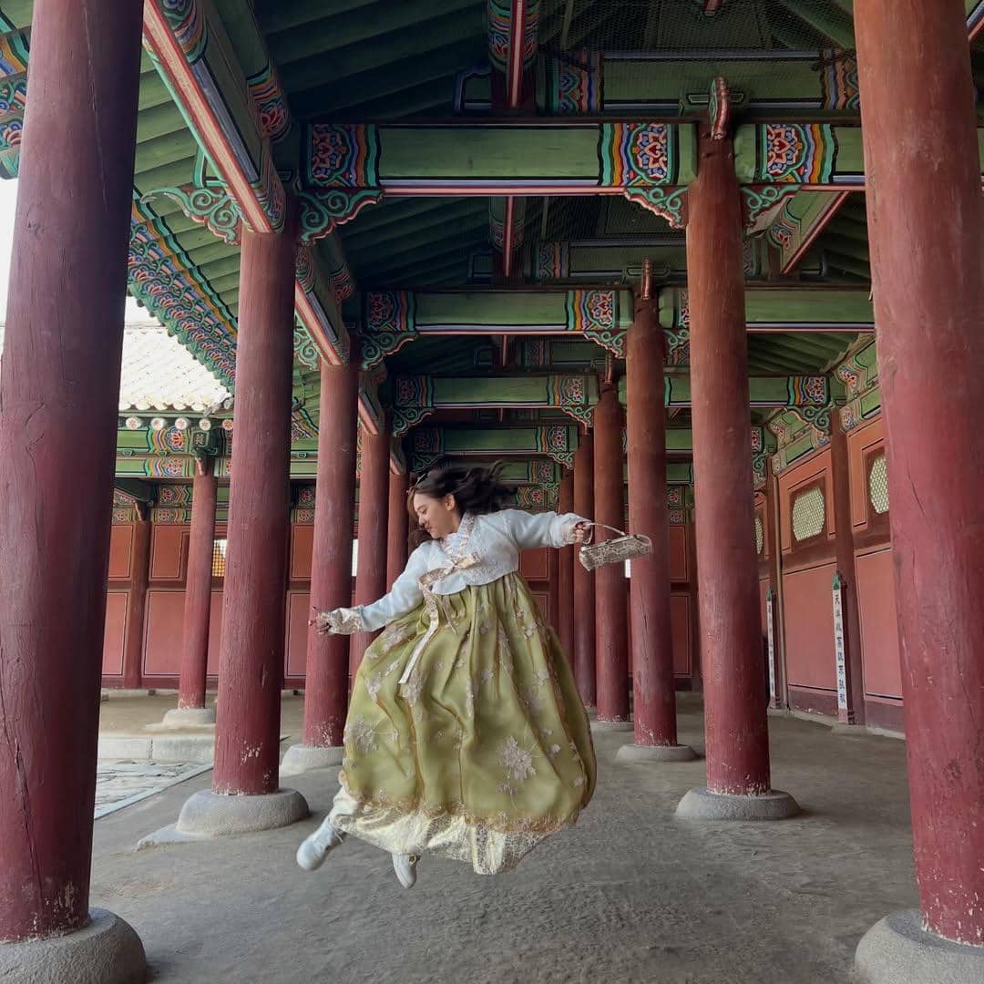 ZIva Magnolya pakai habok saat di Gyeongbokgung Palace