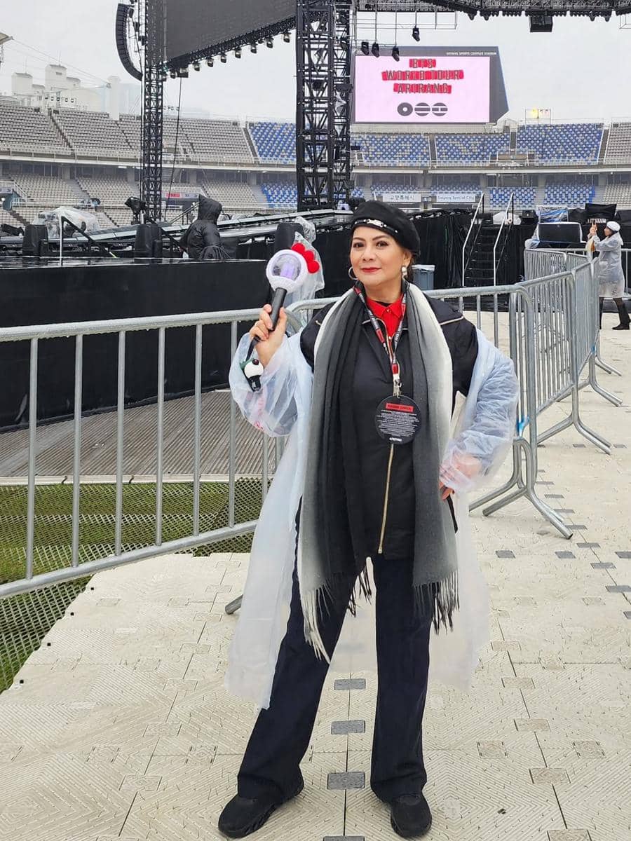 Memes nonton konser BTS "Arirang" di Seoul