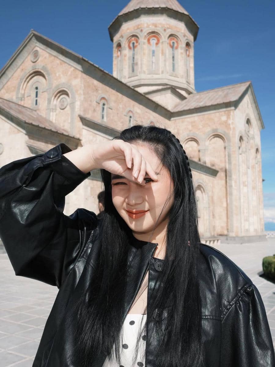 Denise Chariesta saat di Kota Sighnaghi, Georgia