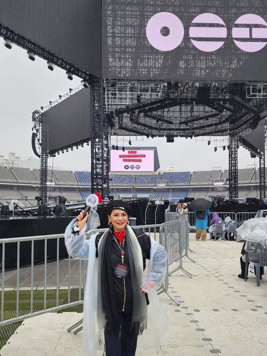 Memes nonton konser BTS "Arirang" di Seoul