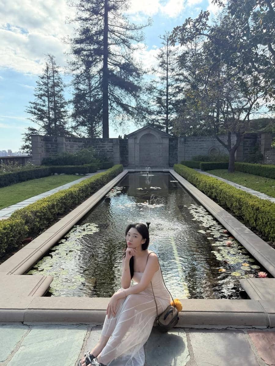 Livy Renata saat di Greystone Mansion and Garden