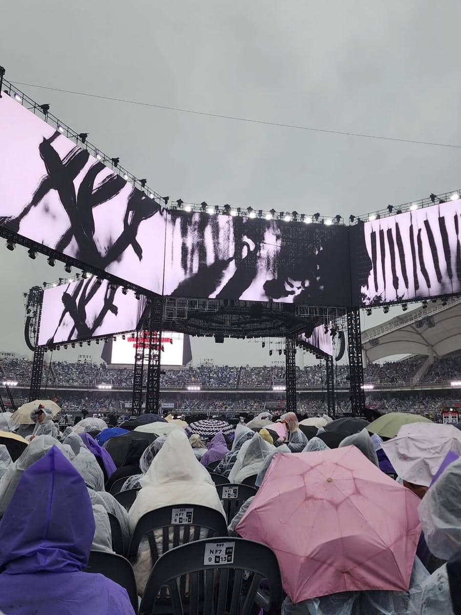 Memes nonton konser BTS "Arirang" di Seoul