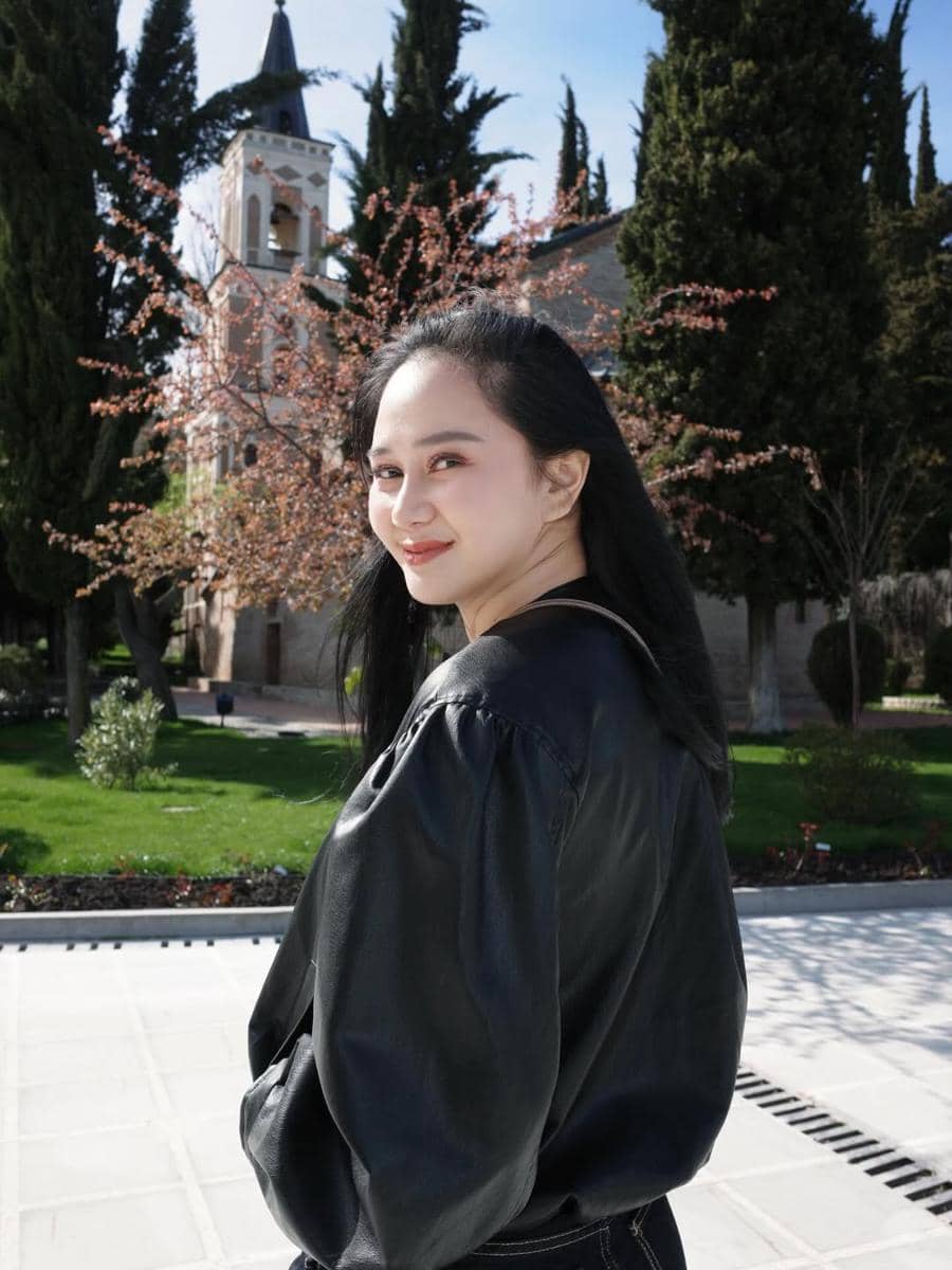 Denise Chariesta saat di Kota Sighnaghi, Georgia