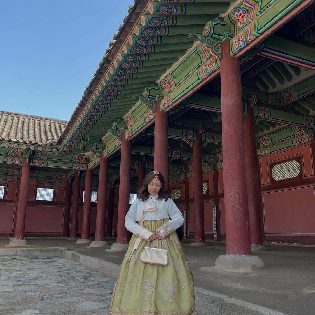 ZIva Magnolya pakai habok saat di Gyeongbokgung Palace