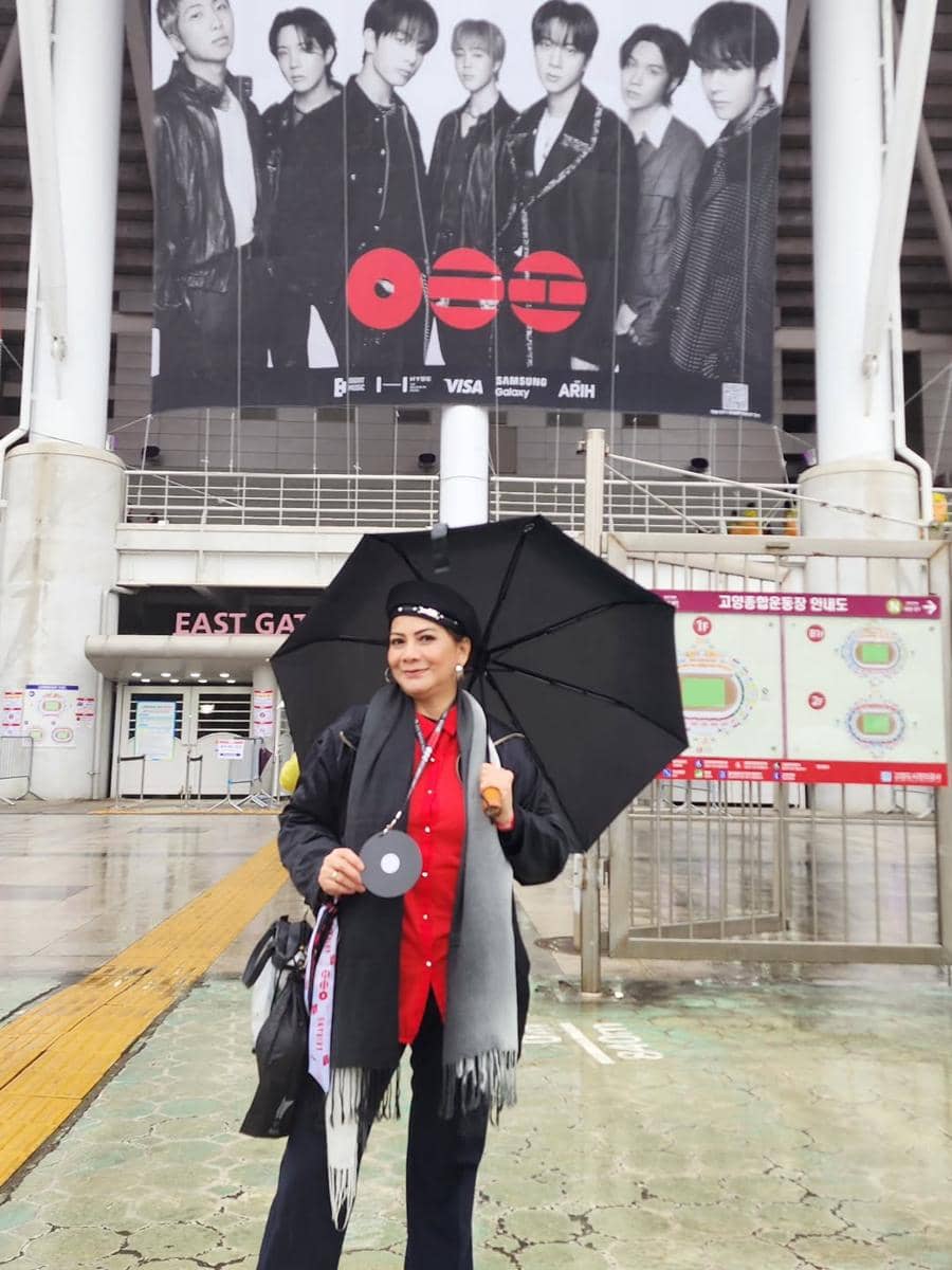 Memes nonton konser BTS "Arirang" di Seoul