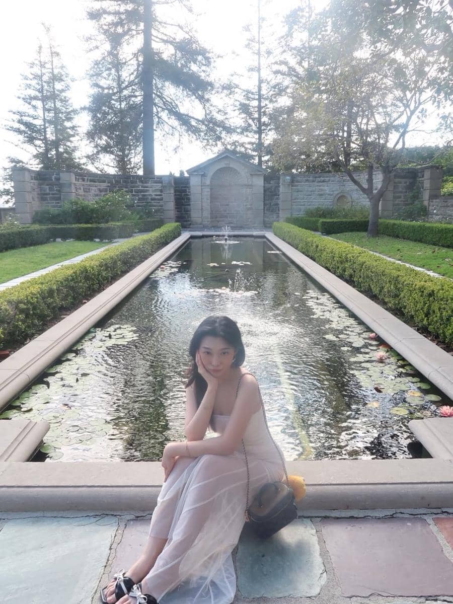 Livy Renata saat di Greystone Mansion and Garden