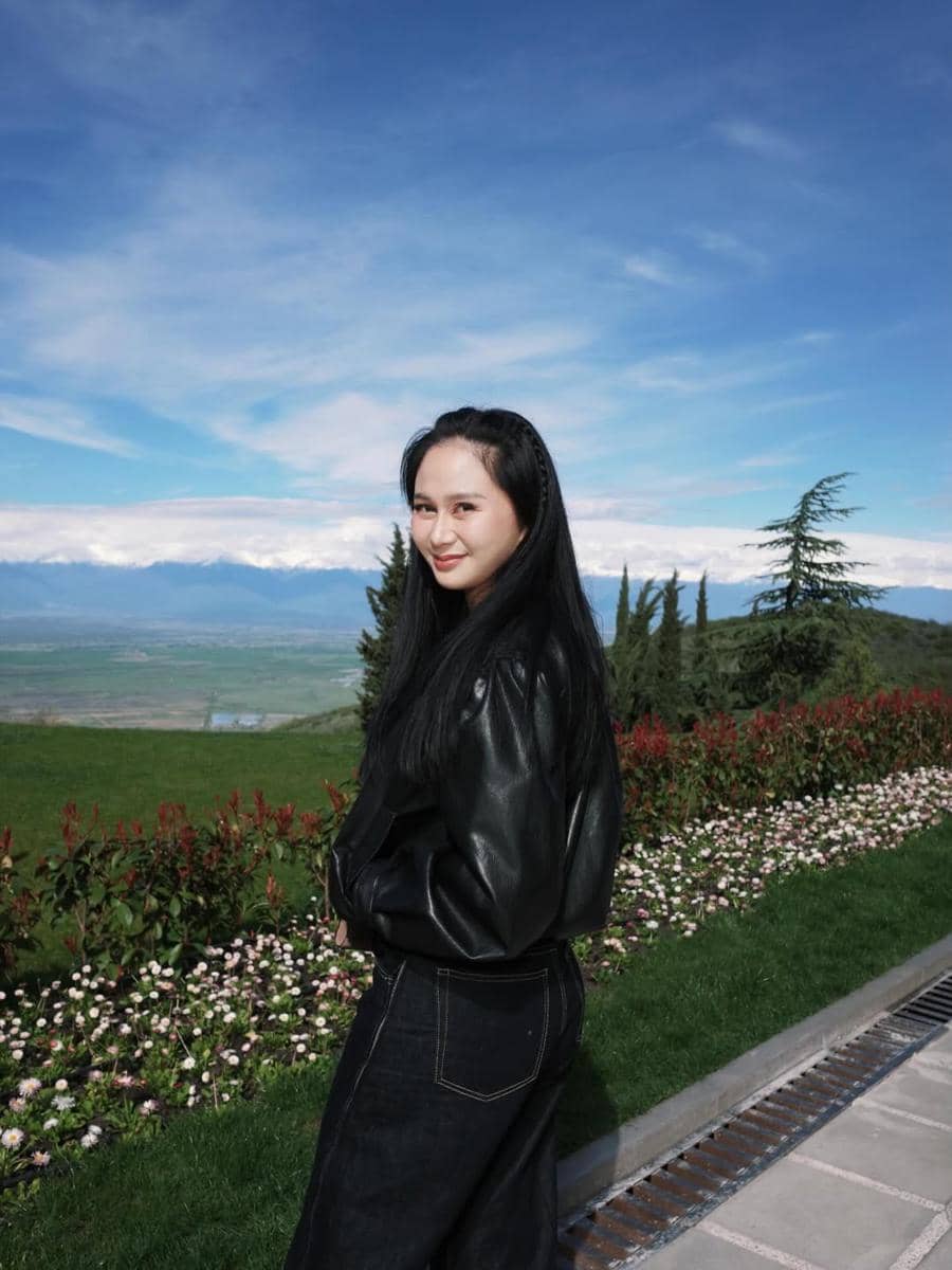 Denise Chariesta saat di Kota Sighnaghi, Georgia