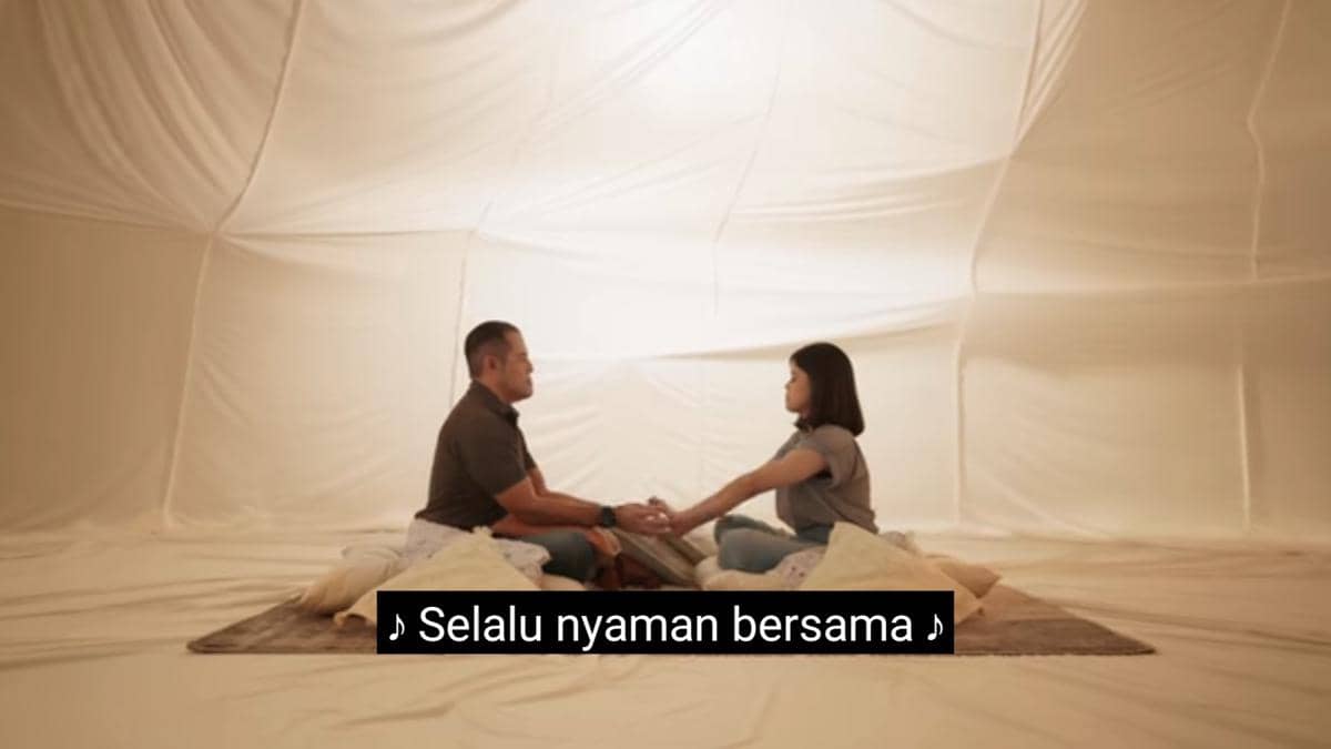 cuplikan video klip "Dunia Tipu-Tipu"