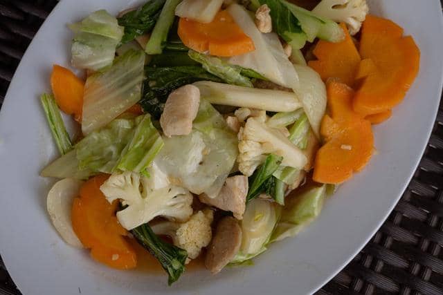 10 Lauk Pelengkap Capcay Goreng agar Makan Lebih Puas