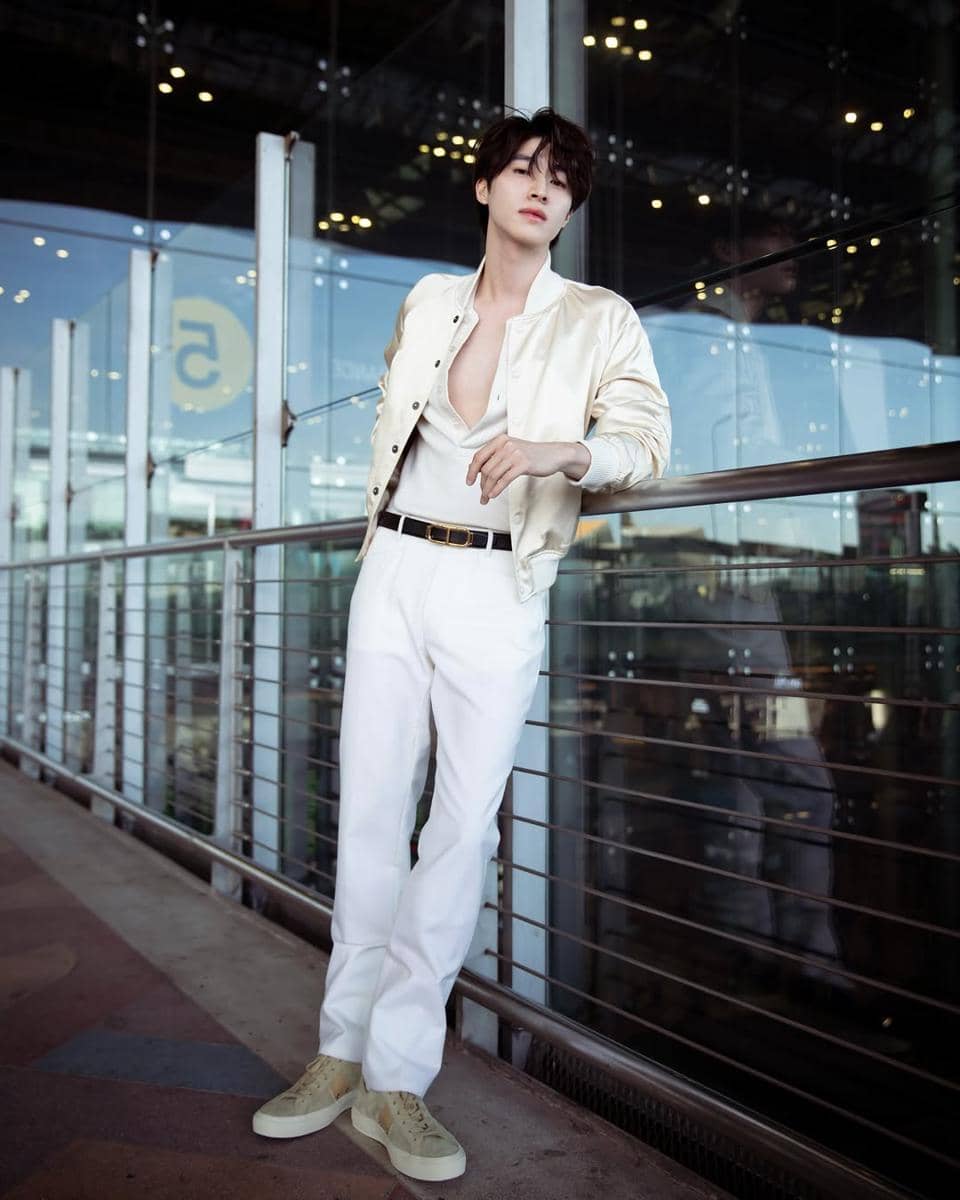 inspirasi outfit Blue Pongtiwat