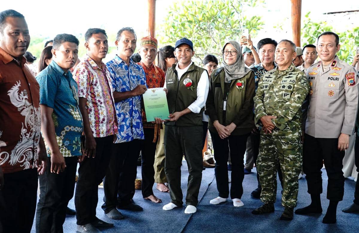 Menhut Serahkan 9 SK Perhutanan Sosial untuk 328 Warga Sulawesi Utara