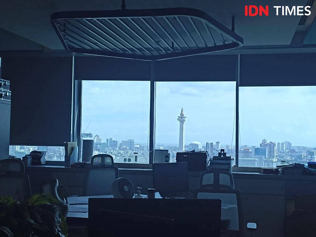 Suasana WFH ASN Pemprov DKI Jakarta Jumat (10/4/2026). (IDN Times/Dini Suciatiningrum)