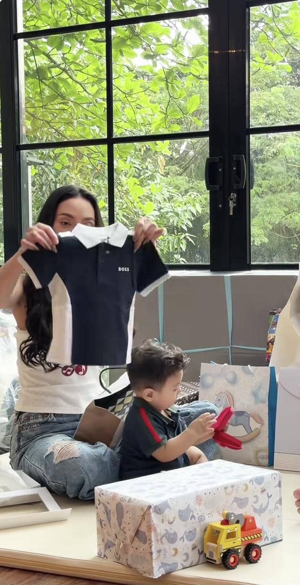 Hadiah ulang tahun Andrew Raxy Neil