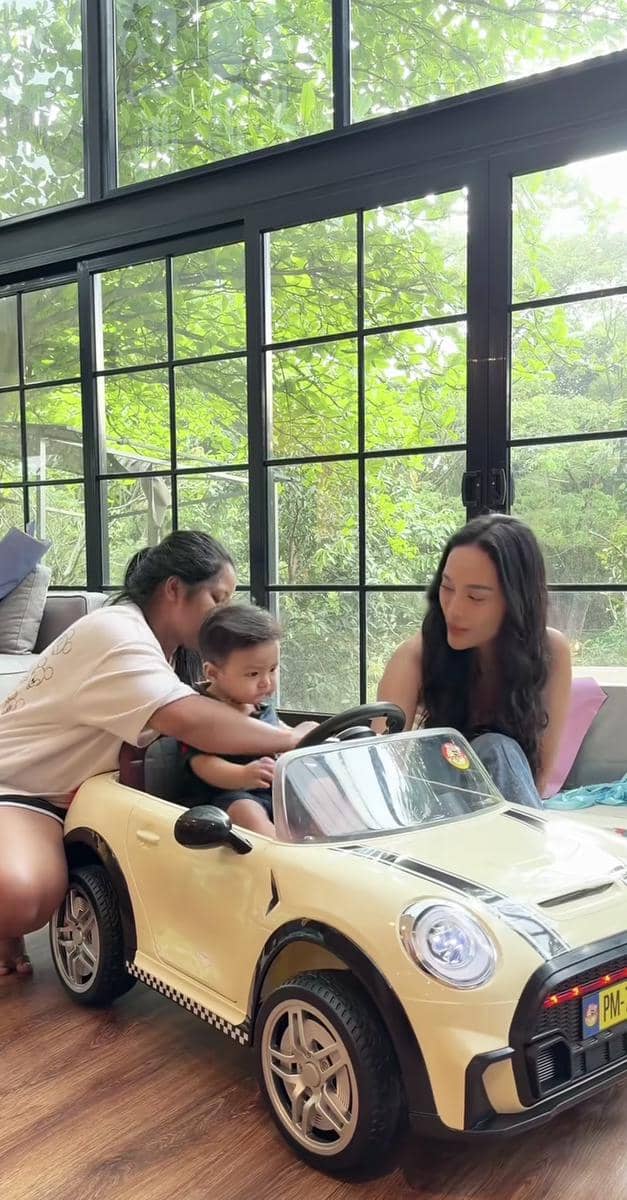 Hadiah ulang tahun Andrew Raxy Neil