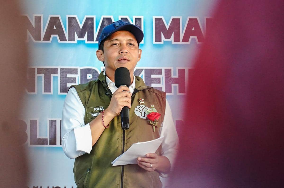 Menhut Serahkan 9 SK Perhutanan Sosial untuk 328 Warga Sulawesi Utara