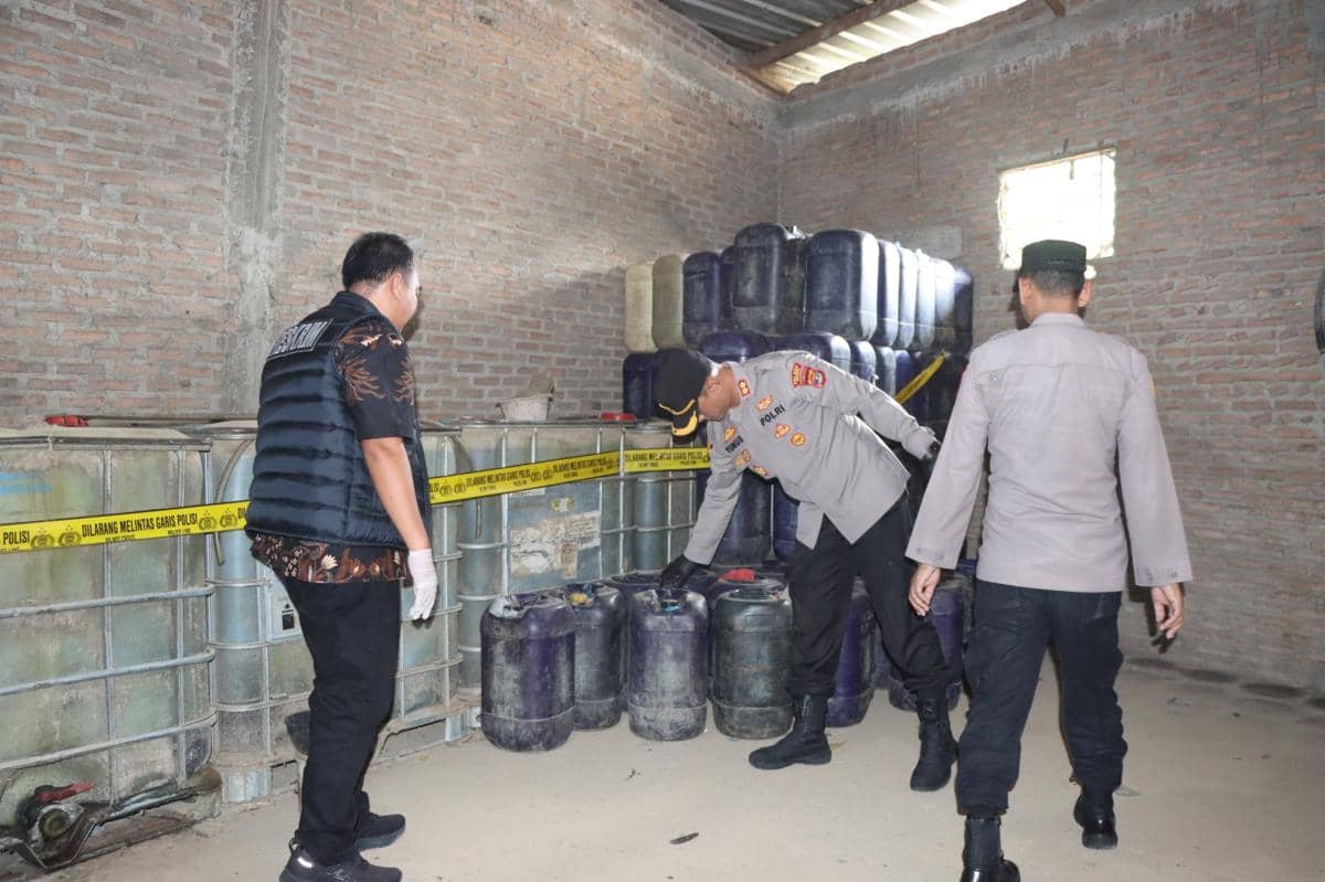 Polisi Gerebek Gudang BBM Oplosan di Pringsewu, Omzet Miliaran Rupiah 