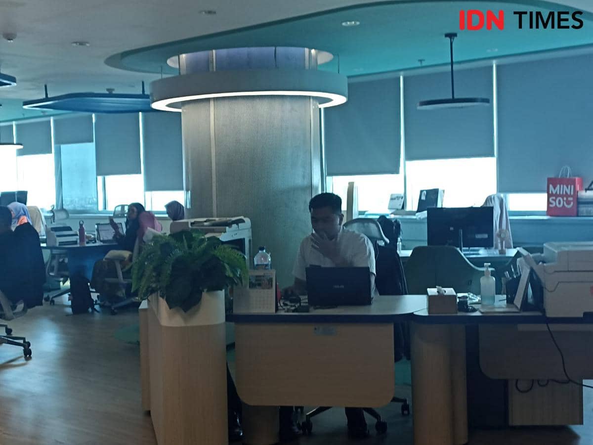 Suasana WFH ASN Pemprov DKI Jakarta Jumat (10/4/2026). (IDN Times/Dini Suciatiningrum)