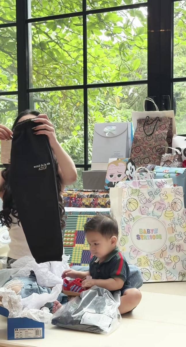 Hadiah ulang tahun Andrew Raxy Neil