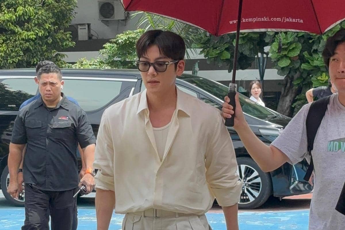 Heboh, Ini Momen Ji Chang Wook Bagi-bagi Beasiswa di SMAN 3 Jakarta!