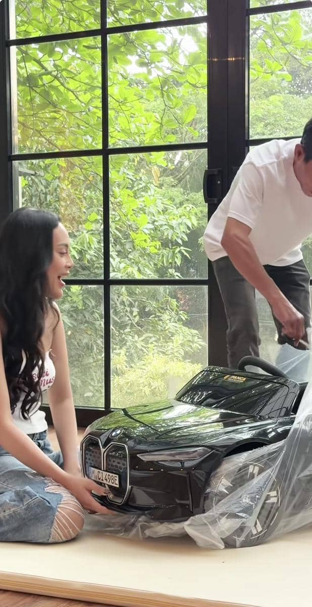 Hadiah ulang tahun Andrew Raxy Neil