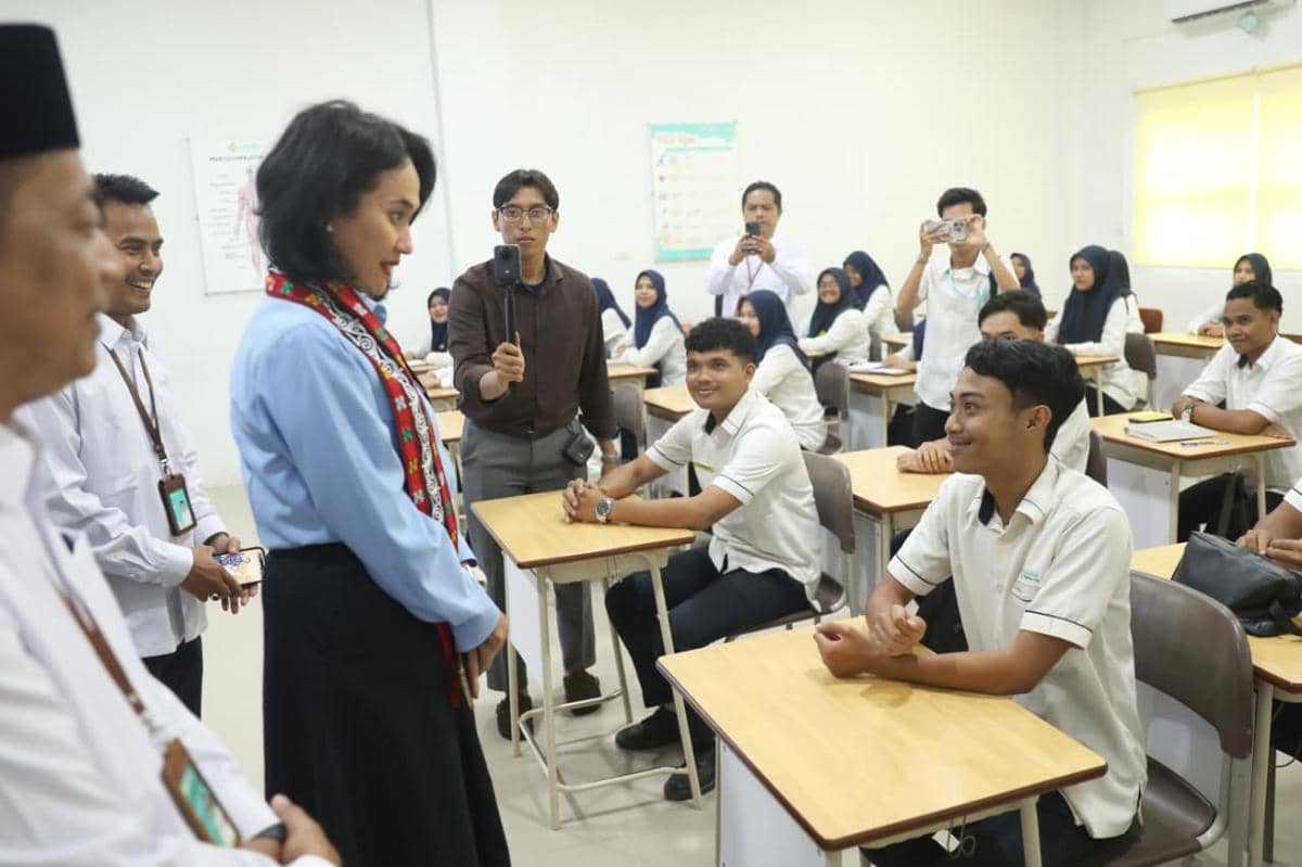 Ribuan Warga Cirebon Pilih Kerja ke Luar Negeri Tahun Ini