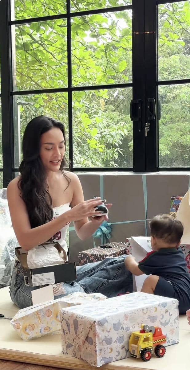 Hadiah ulang tahun Andrew Raxy Neil