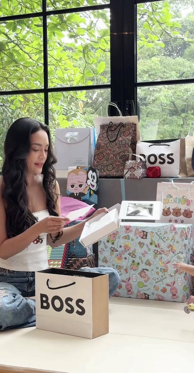 Hadiah ulang tahun Andrew Raxy Neil