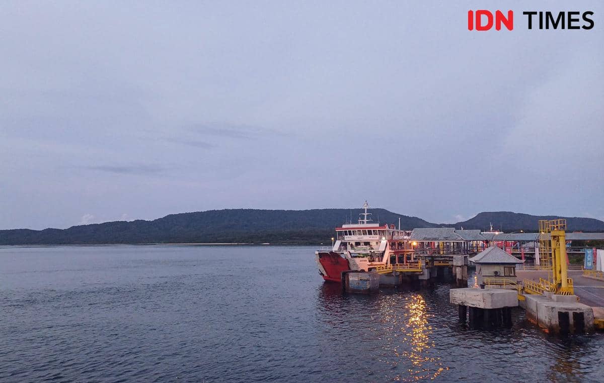 Bersandar di Dek, Penumpang Feri Gilimanuk-Ketapang Tercebur ke Laut