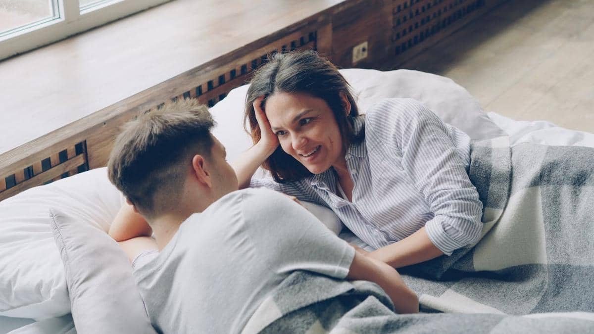 Ilustrasi pasangan romantis