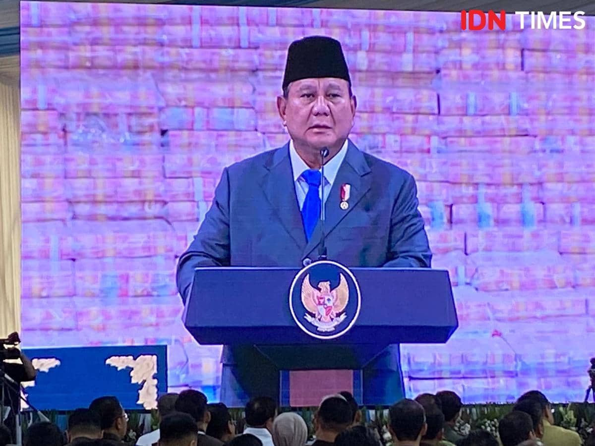 Kala Prabowo Berdiri di Depan Tumpukan Uang Rp11,4 Triliun
