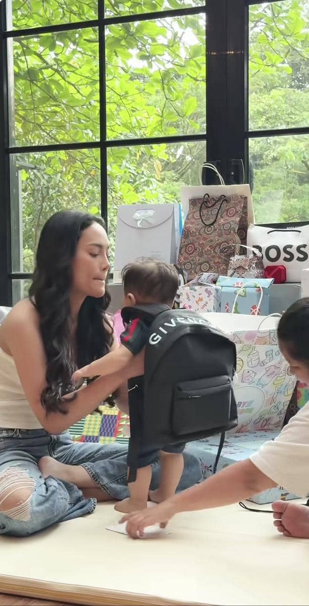 Hadiah ulang tahun Andrew Raxy Neil