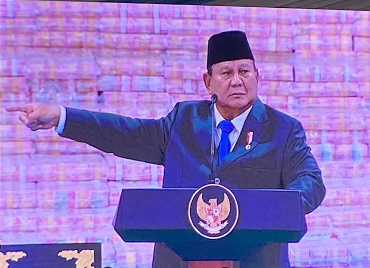 Presiden Prabowo Subianto memberikan pidato di Kejaksaan Agung (Kejagung) pada Jumat (10/4/2026). (IDN Times/Irfan Fathurohman)