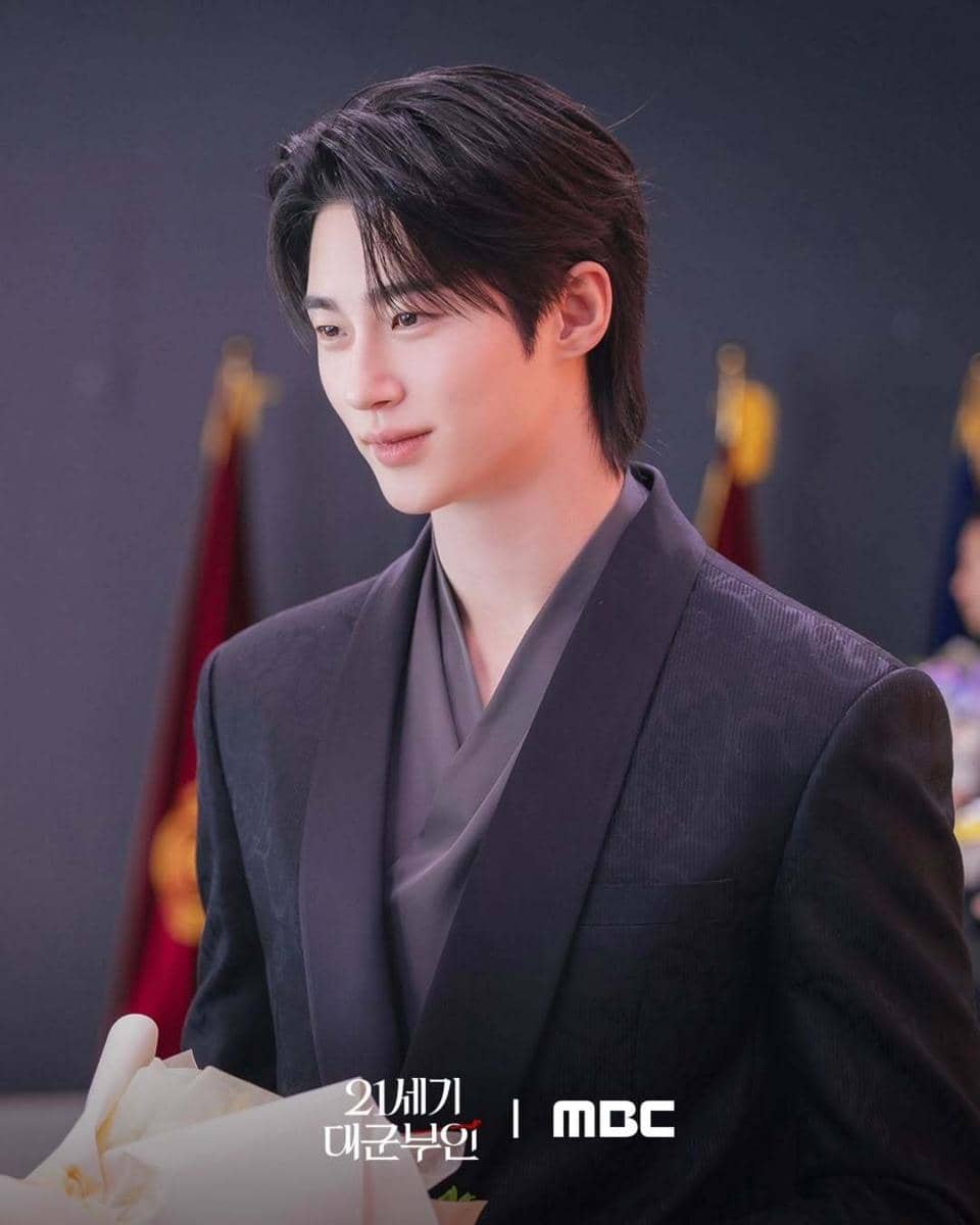 Still cut drama Perfect Crown