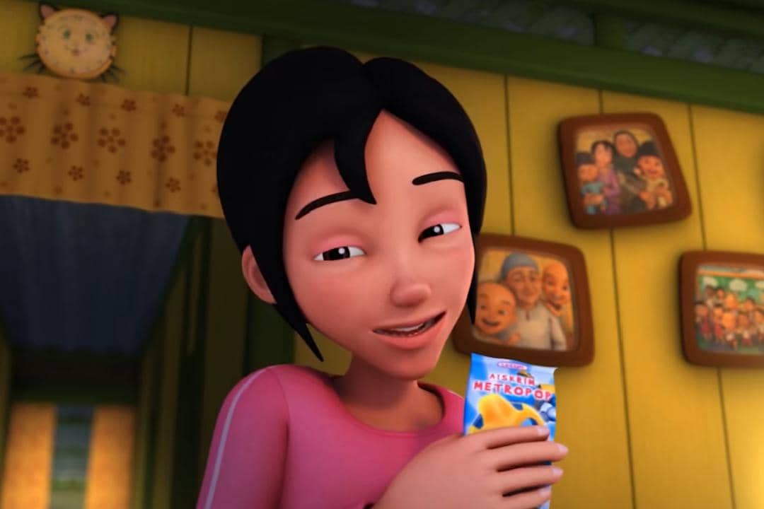 Kak Ros terlihat berterima kasih pada adiknya usai dibelikan es krim