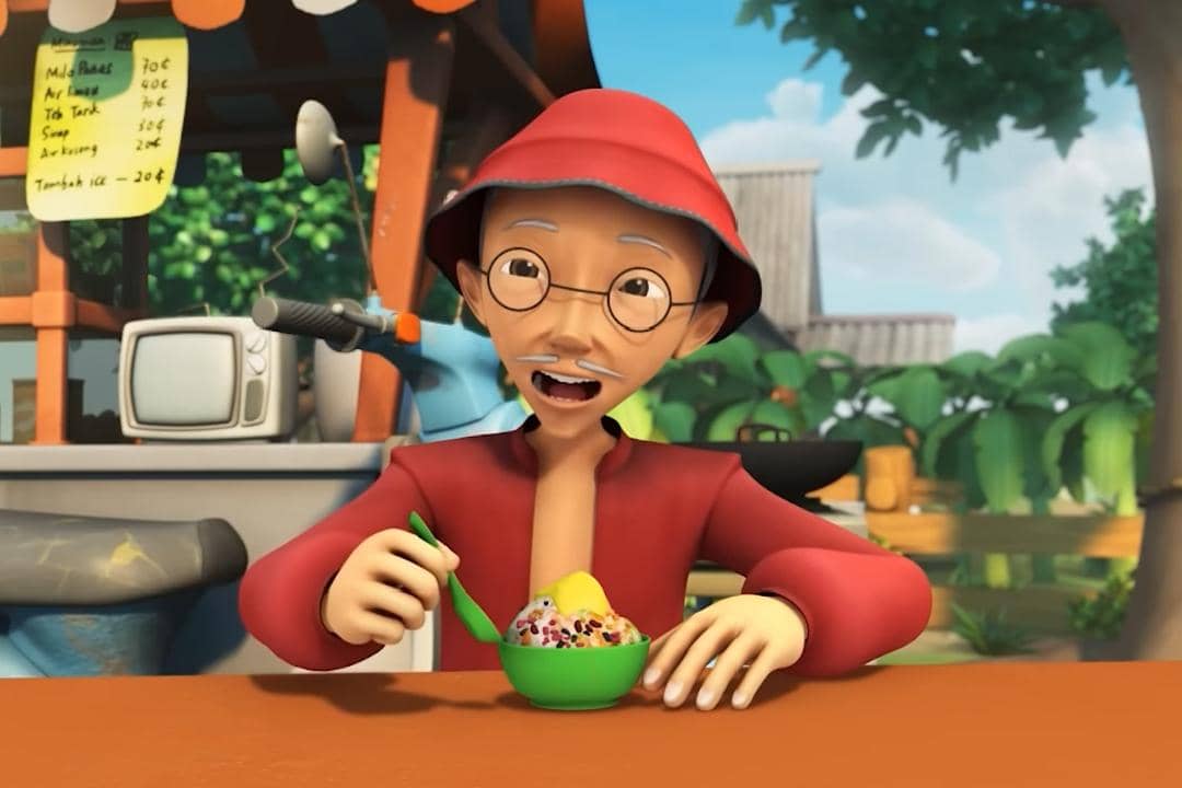 Uncle Ah Tong terlihat menikmati ABCD di Kedai Uncle Muthu