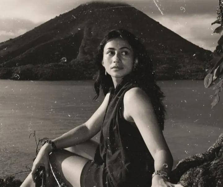 Sintya Marisca liburan di Banda Neira