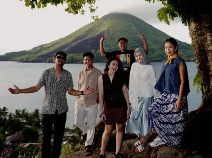 Sintya Marisca liburan di Banda Neira