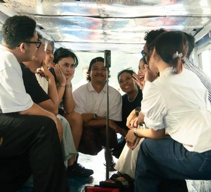 Sintya Marisca liburan di Banda Neira