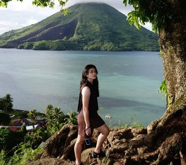Sintya Marisca liburan di Banda Neira