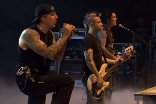 Avenged Sevenfold tampil di atas panggung pada 2008