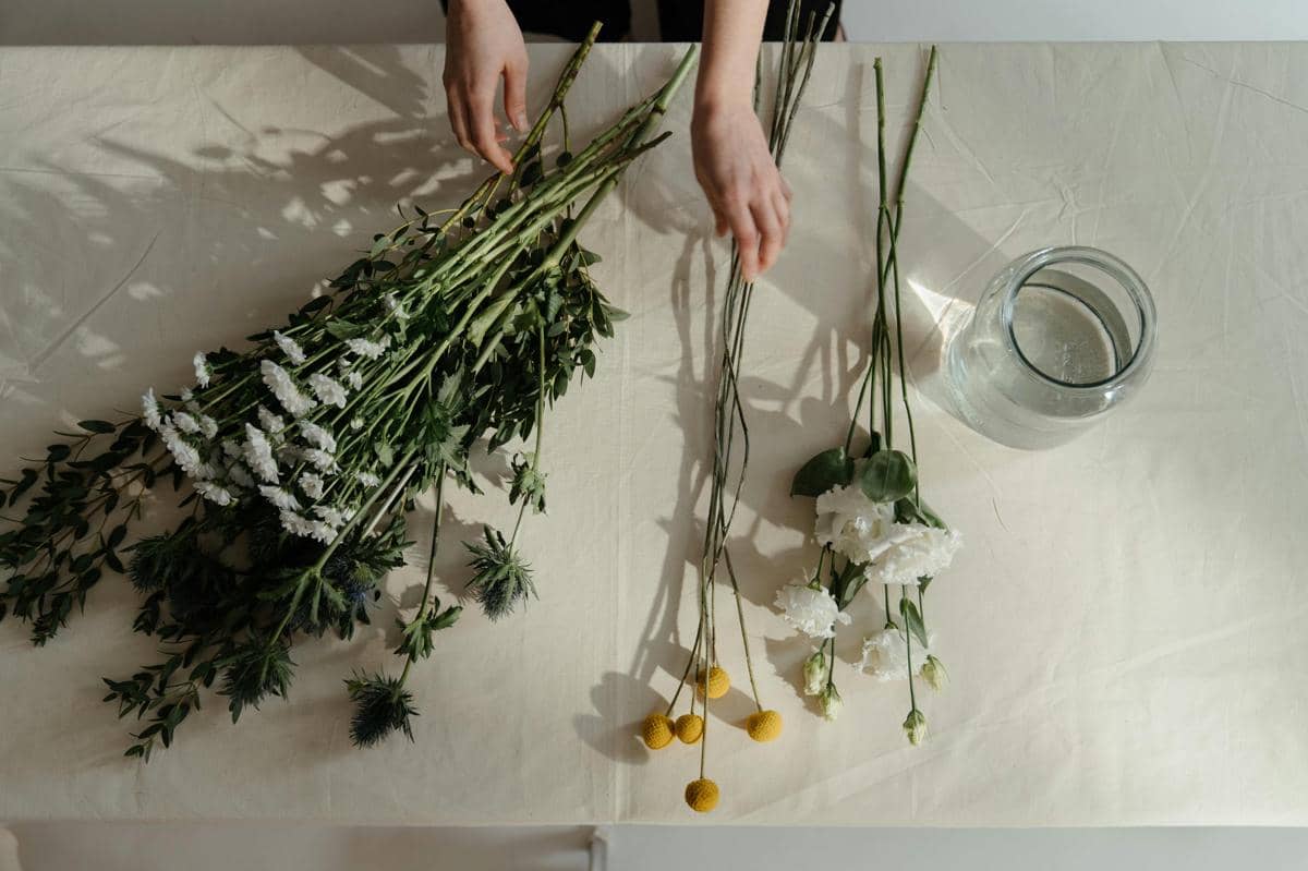 Ilustrasi merangkai bunga