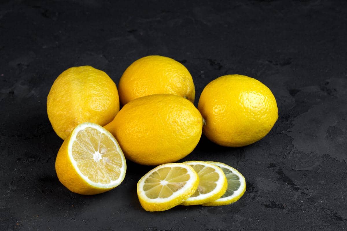 Benarkah Lemon Ampuh Bikin Kulit Glowing? Ini Fakta Medisnya!