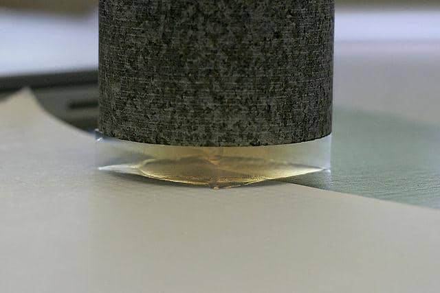 Balok aerogel berukuran 2 inci
